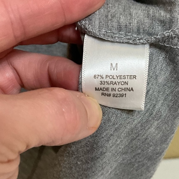 Weavers gray high low shirt. Size M - Picture 9 of 9